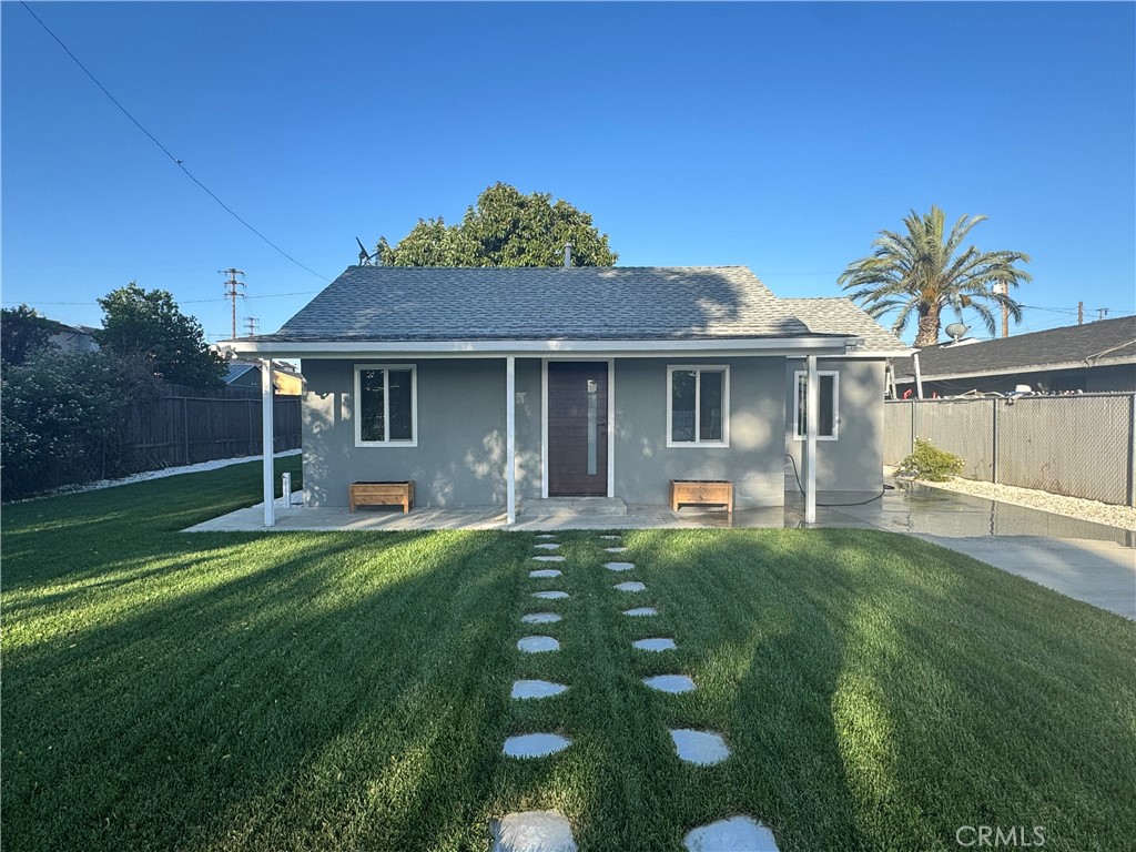 Charming Starter Home with Bonus Features on a Spacious Lot
Beautifully remodeled 2-bedroom, 1-bath home (plus bonus 3rd bedroom and 2nd full bath with private entrance—perfect for guests or in-laws).
Situated on a large lot with alley access, offering potential for expansion, RV parking, or a custom backyard. Inside features updated finishes and brand-new appliances, including a modern microwave and stove.
Located in a quiet, family-friendly neighborhood near top schools, shopping, and easy access to the 60 Freeway and 481 Euclid Highway.
Move-in ready with room to grow—don’t miss this one!