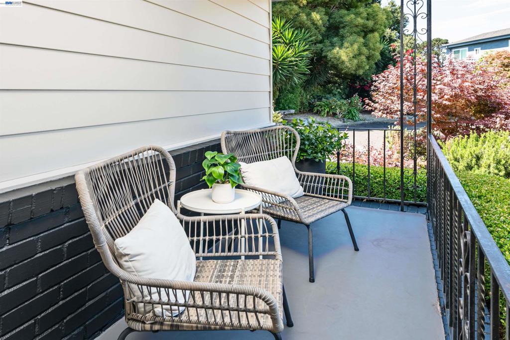 3229 Toyon Ter