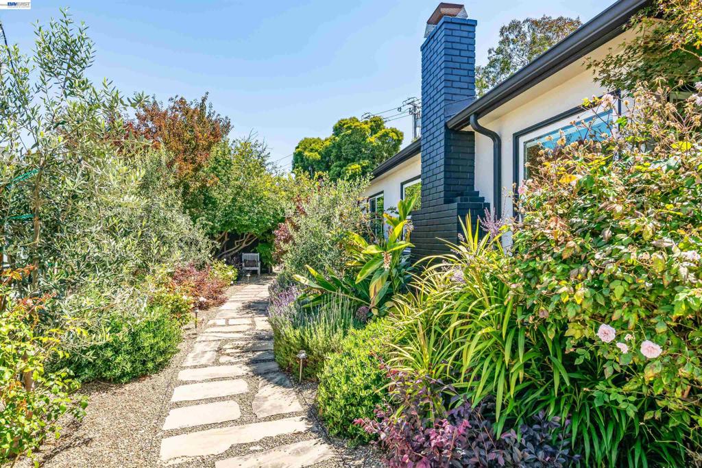 3229 Toyon Ter TER