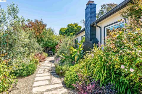 Photo of 3229 Toyon Ter TER, Alameda, CA 94501 (MLS # 41145022)