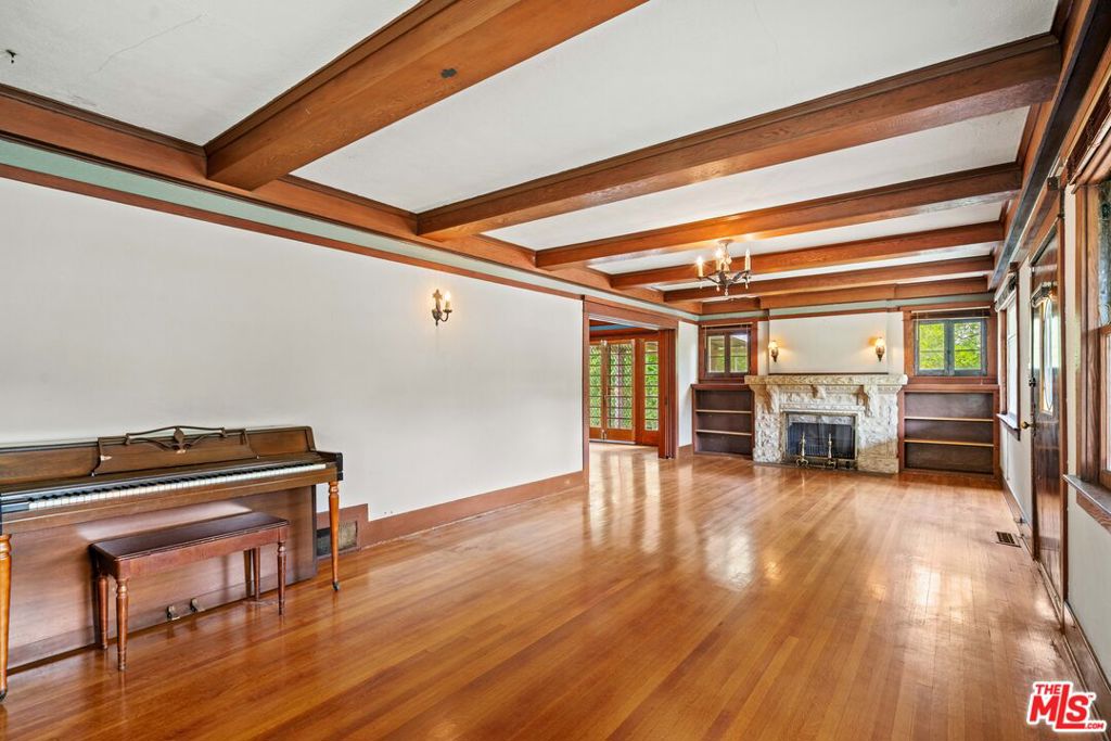 105 El Nido Avenue