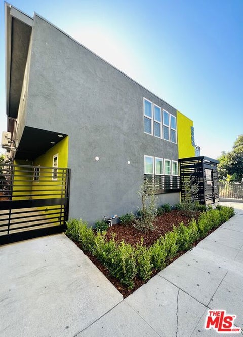 Photo of 6244 De Longpre Avenue #1, Los Angeles, CA 90028 (MLS # 26843405)