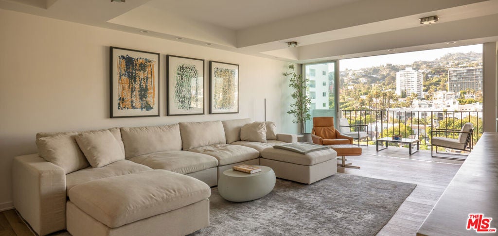 818 N Doheny Drive 1107