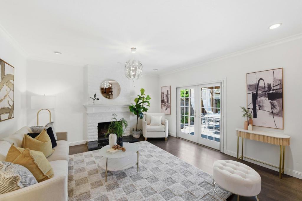 1683 Hyacinth Lane