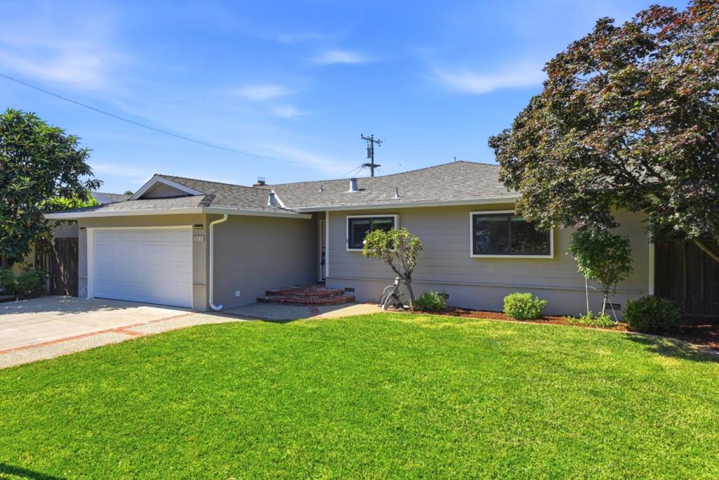 1683 Hyacinth Lane
