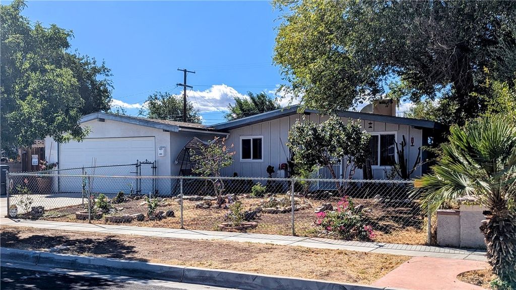 Photo of 38457 Glenbush Avenue, Palmdale, CA 93550 (MLS # SR26046827)