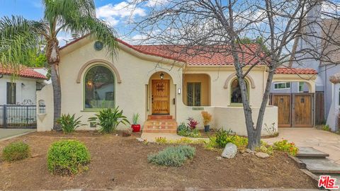 Photo of 6131 W 5th Street, Los Angeles, CA 90048 (MLS # 26670369)