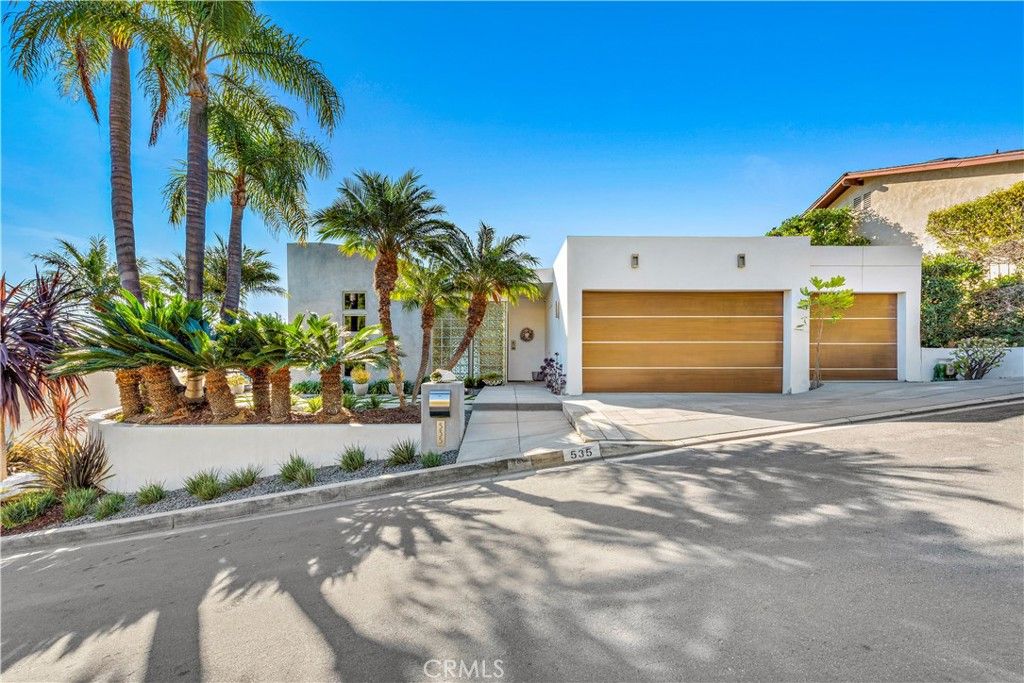 Photo of 535 Dunnegan Drive, Laguna Beach, CA 92651 (MLS # LG26067770)