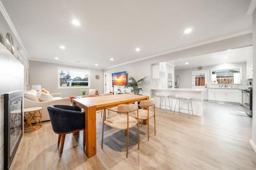 Photo of 16605 Camellia Terrace, Los Gatos, CA 95032 (MLS # ML82031671)