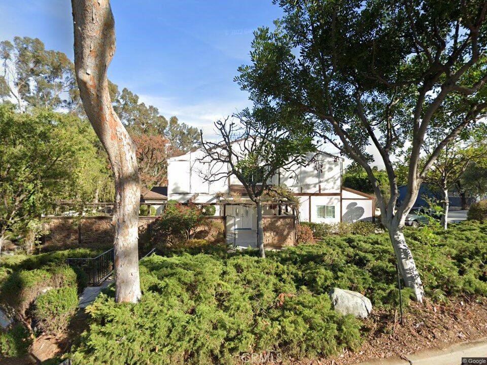 Beautiful 4 beds and 3 full baths home, Renovated and high ended appliances, there are two kitchens. The solar system helps electricity cost.