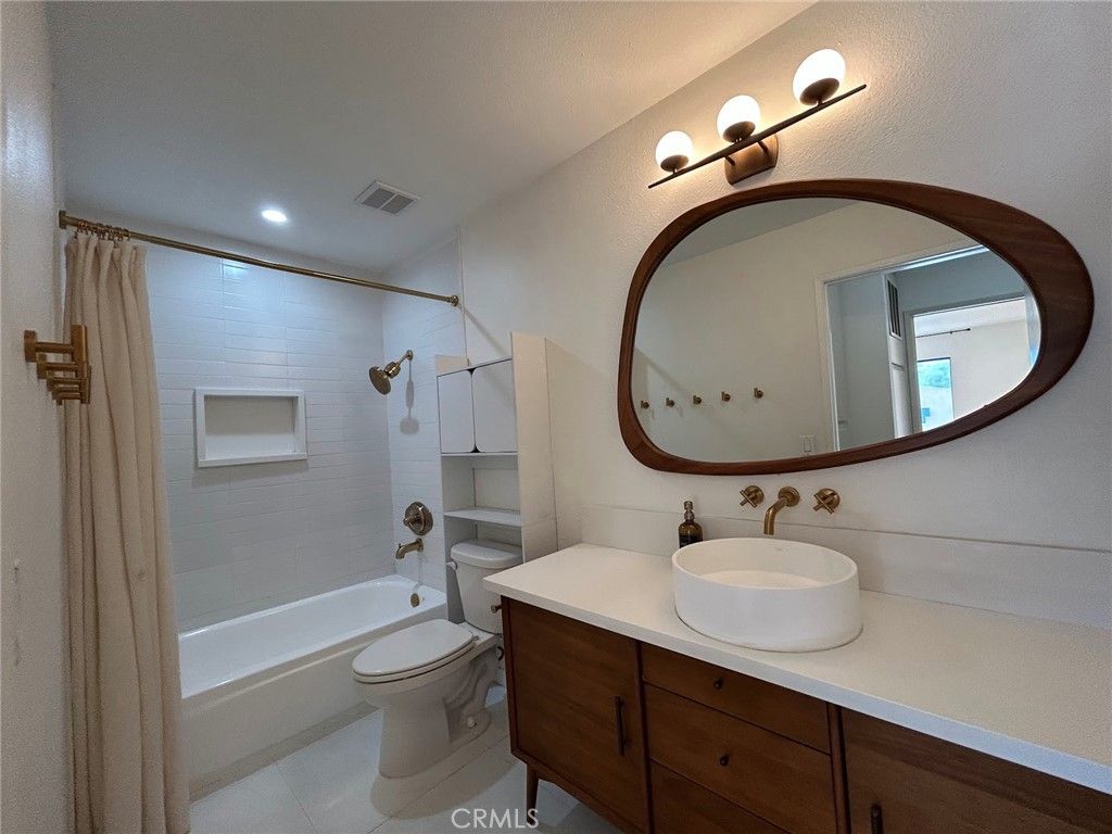 Photo of 5036 Echo Street #201, Los Angeles, CA 90042 (MLS # SR26021630)