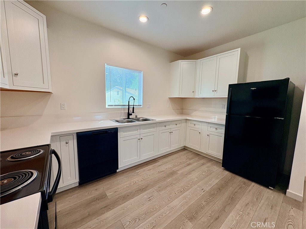 4585 Hawthorne C
