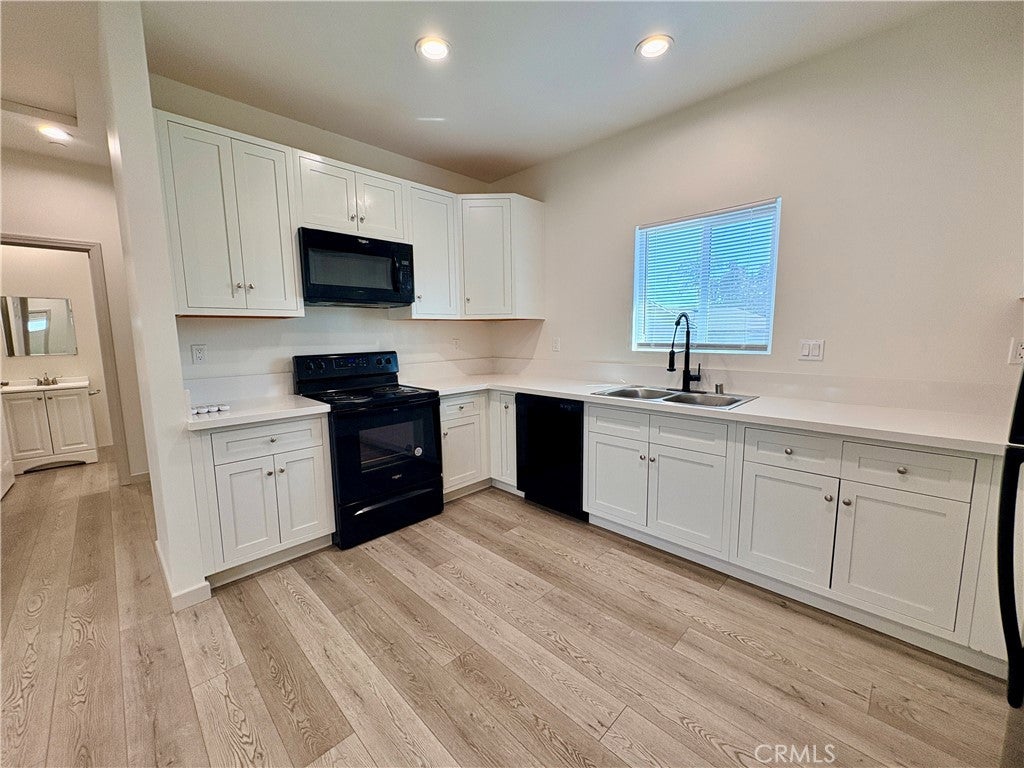 4585 Hawthorne C