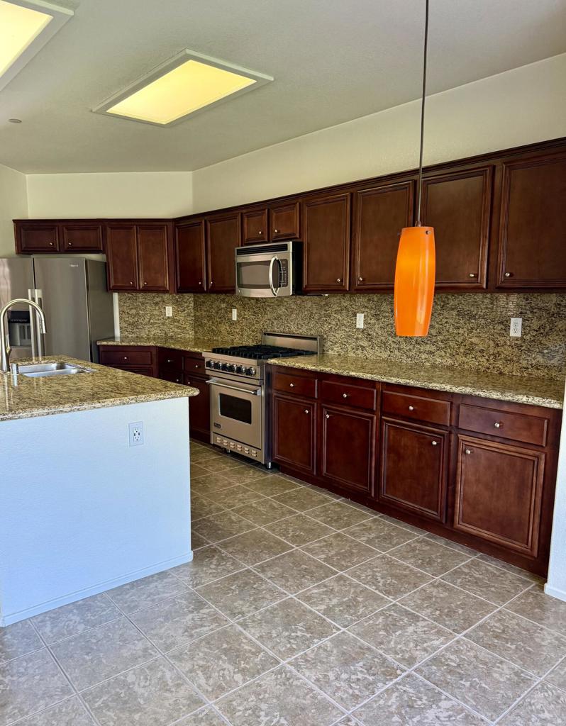 Mountain Gate - Residential Lease