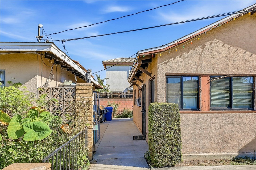 3922 Rowland