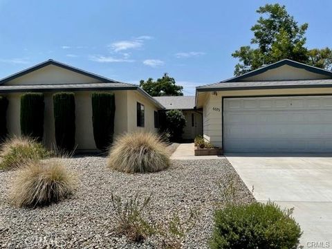 Photo of 6575 Cleomoore Ave, West Hills, CA 91307 (MLS # SR26079390)