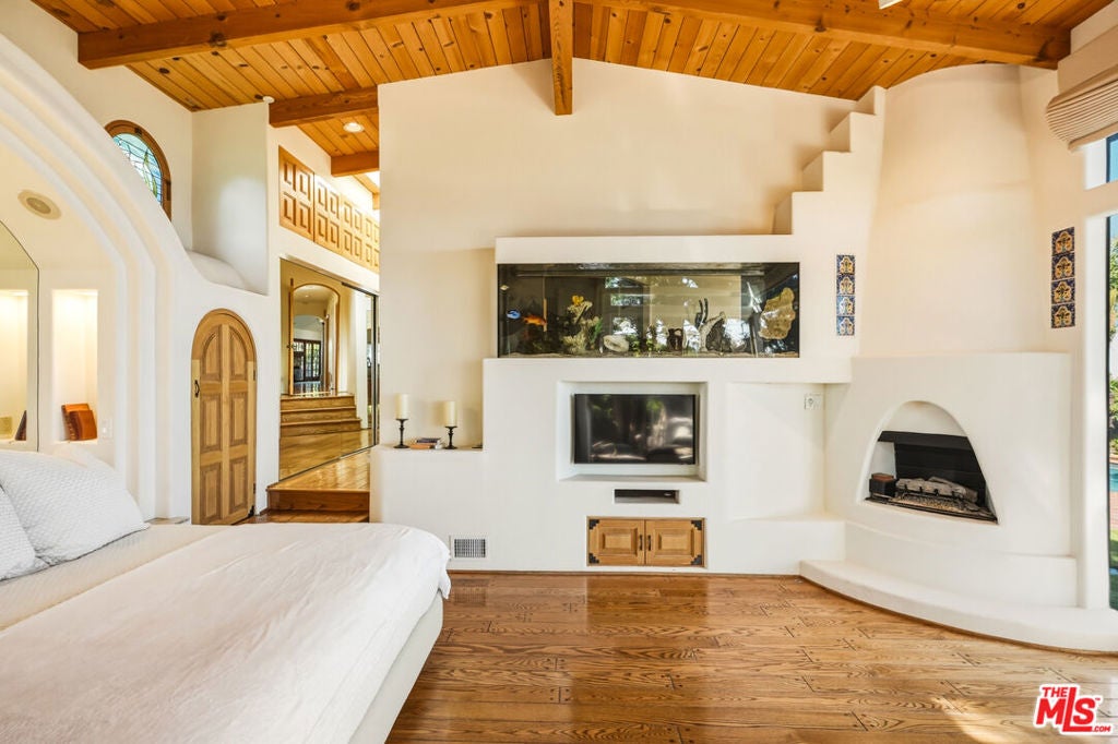 Properties 4 3400 Coast View Drive