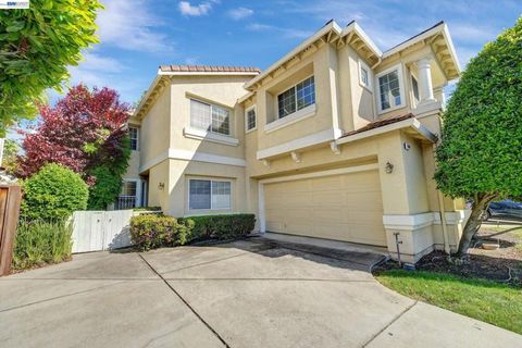 Photo of 15916 Bayberry Ln Ln, San Lorenzo, CA 94580 (MLS # 41130850)