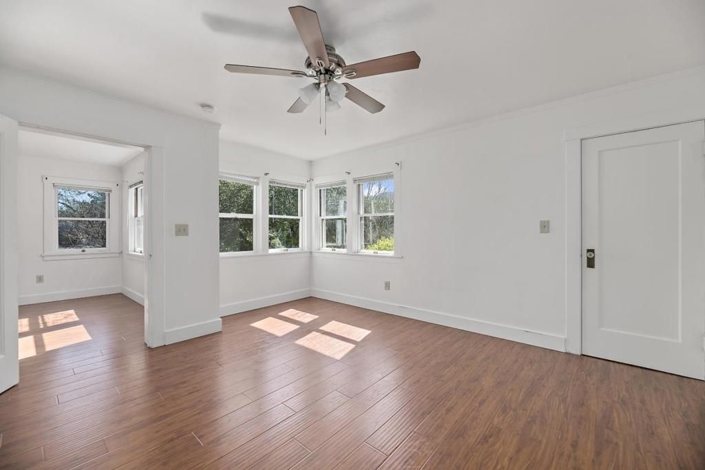 listing image 130720914173069299425