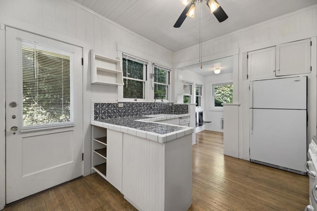 listing image 130720767337784016415