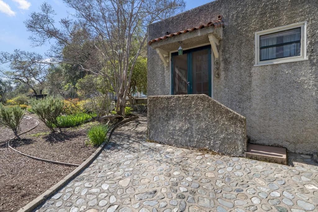 listing image 130725490624592887614