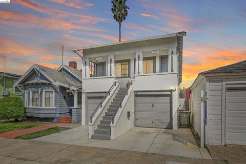 Photo of 814 814 46Th St St, Oakland, CA 94608 (MLS # 41124947)