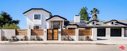 Photo of 11559 Dona Teresa Drive, Studio City, CA 91604 (MLS # 26864009)