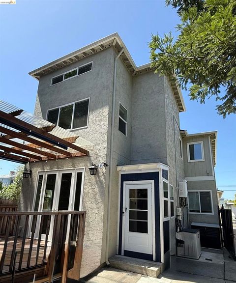 Photo of 3033 Ellis St St #B, Berkeley, CA 94703 (MLS # 41133019)