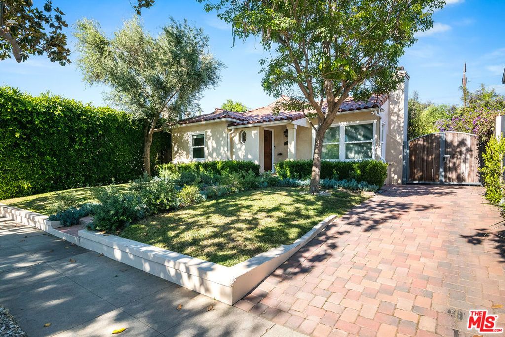 Photo of 4084 Kraft Avenue, Studio City, CA 91604 (MLS # 25608761)