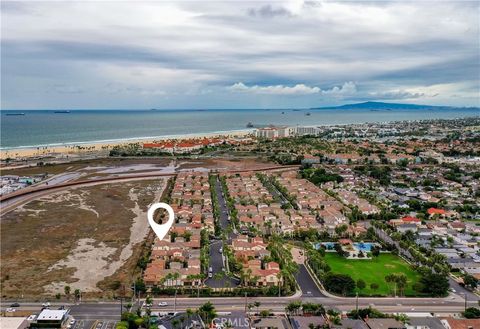 Photo of 8438 Hibiscus Cir, Huntington Beach, CA 92646 (MLS # OC25249651)