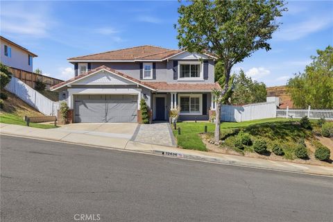 Photo of 32636 Sierra Oak Trl, Castaic, CA 91384 (MLS # GD26144320)