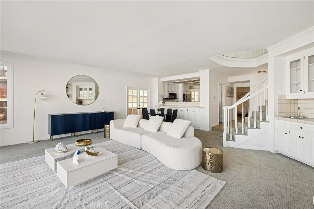 1214 E Balboa Boulevard