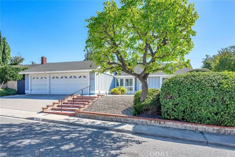 Photo of 224 Longfellow Street, Thousand Oaks, CA 91360 (MLS # SR26041178)