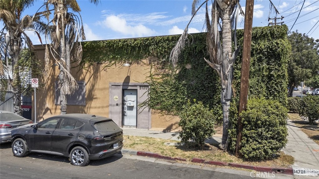 Located at 14701 Calvert Street in the heart of Van Nuys, this 5,000 sq ft Class B industrial property presents a prime opportunity for an automobile collision and auto body business. Situated on a 0.12-acre lot with M2 zoning, the space is perfectly suited for a range of automotive uses including auto repair, general retail, showroom, warehouse, or creative office/loft configurations. The building features a clear ceiling height of 14 feet, providing ample space for lifts, equipment, or potential mezzanine expansion. With flexible layout options and excellent access to major freeways, this versatile property offers a turn-key solution for automotive entrepreneurs seeking a strategic and high-visibility location in a thriving commercial area.