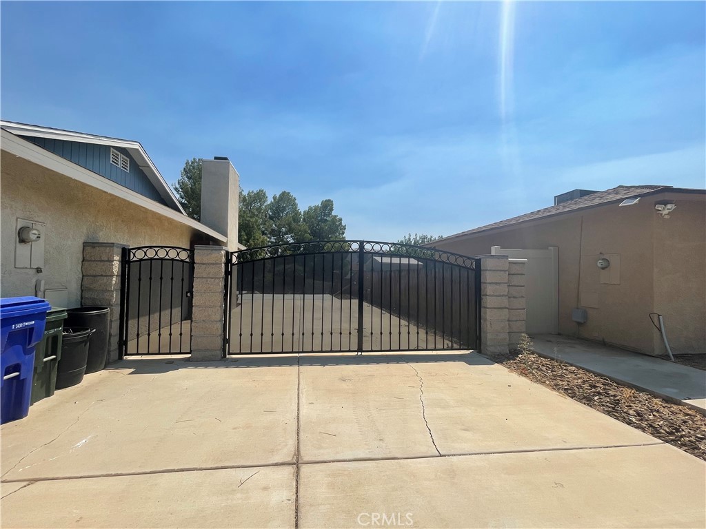 13405 Applewood Road