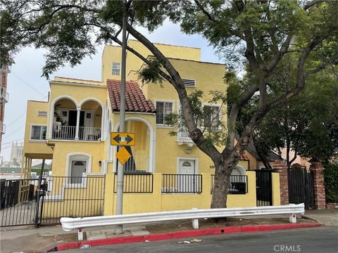 Photo of 559 S Coronado St, Los Angeles, CA 90057 (MLS # TR25253397)