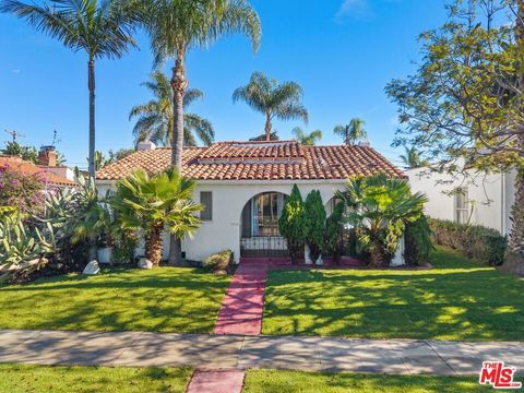 Photo of 1562 S Crescent Heights Boulevard, Los Angeles, CA 90035 (MLS # 26641471)