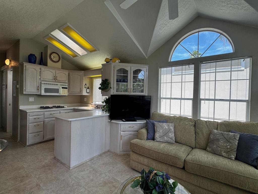 84136 Avenue 44 114