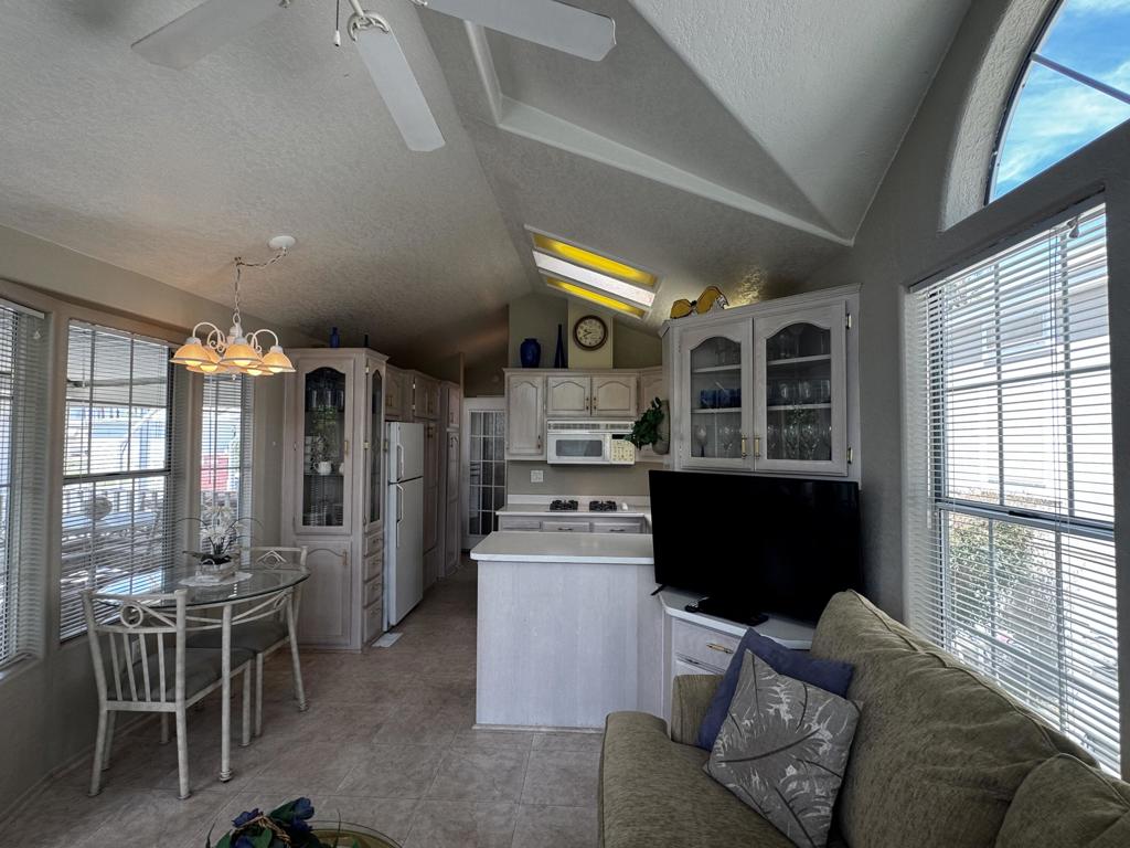 84136 Avenue 44 114
