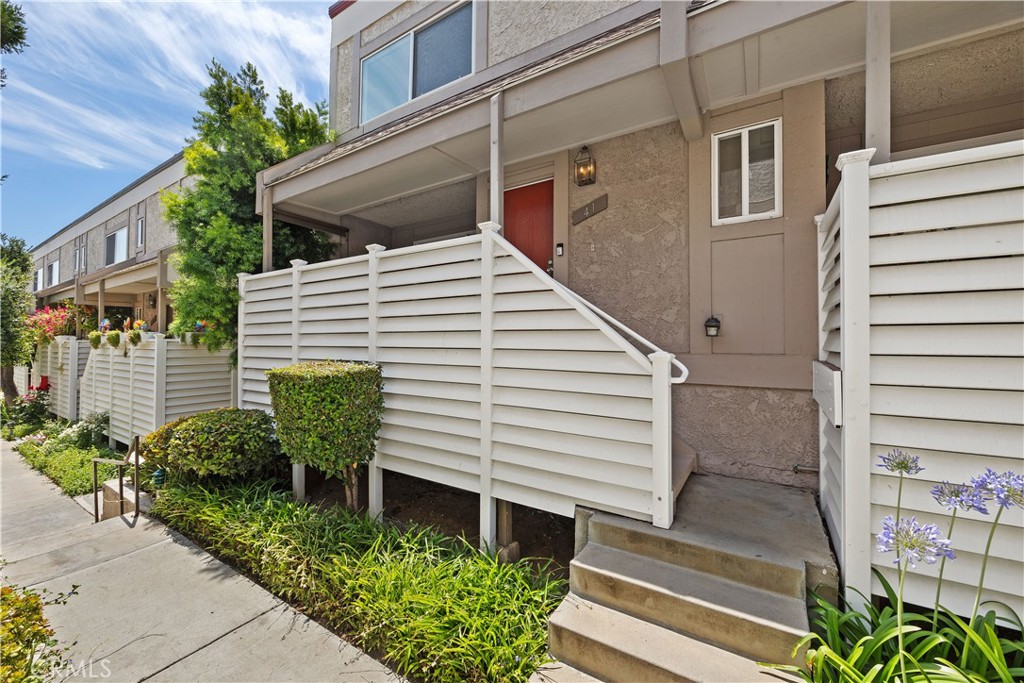 Welcome to the Tarzana Tennis Townhomes, offering a tranquil, lushly landscaped community with resort amenities including tennis courts, a sparkling pool and spa, clubhouse, and ample guest parking. This desirable end unit shares only one wall and features a spacious tri-level floor plan. Enjoy two generously sized primary suites, each with its own private bathroom, and a bright kitchen with a convenient breakfast bar. The living room boasts a cozy fireplace and opens to a large private patio—perfect for indoor-outdoor entertaining. A versatile bonus room off the garage can be used as a third bedroom, home office, gym, movie room, or playroom. Direct access two-car garage adds everyday convenience. Ideally located near Ventura Blvd with endless options for dining, shopping, and entertainment. HOA includes water. This is resort-style living at its finest—don’t miss it!