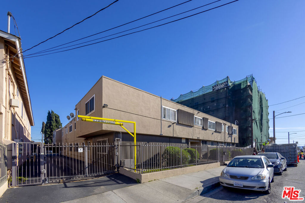 10130 S Inglewood Avenue