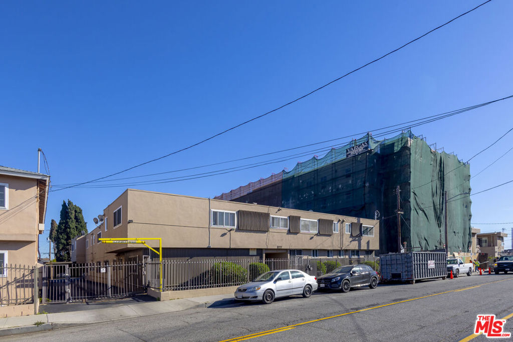 10130 S Inglewood Avenue