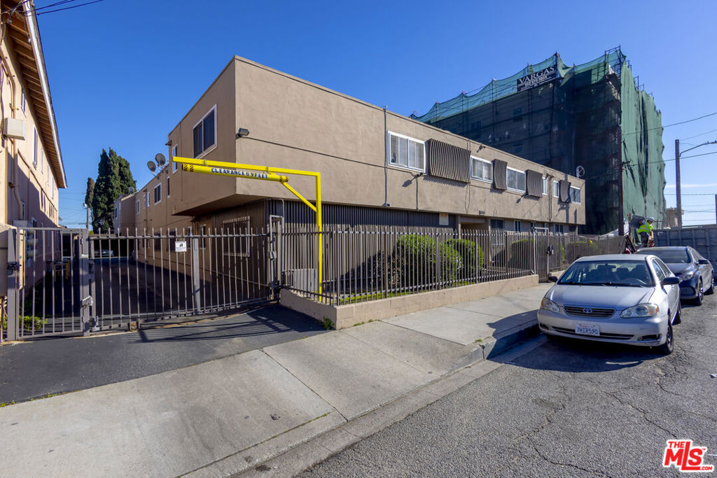 10130 S Inglewood Avenue