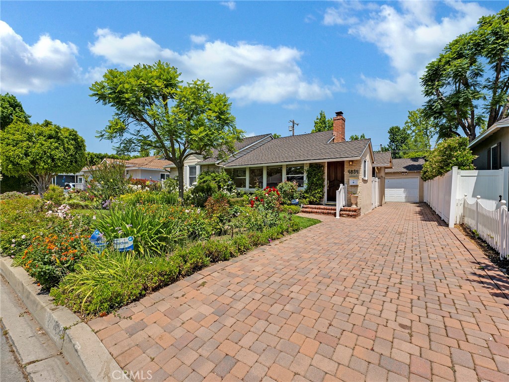 Properties 4 4854 Ranchito Avenue