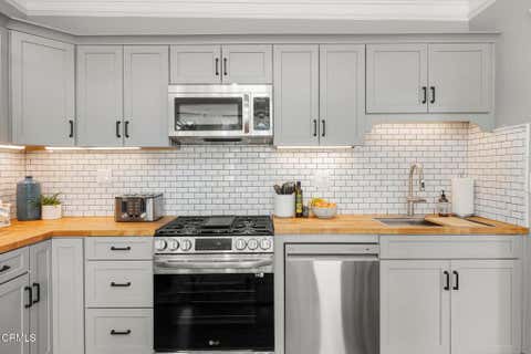 Tiny photo for 1106 E Santa Clara Street, Ventura, CA 93001 (MLS # V1-38027)