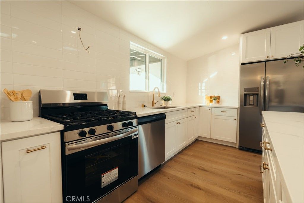 Photo of 13670 Garrick Avenue, Sylmar, CA 91342 (MLS # SR25244689)