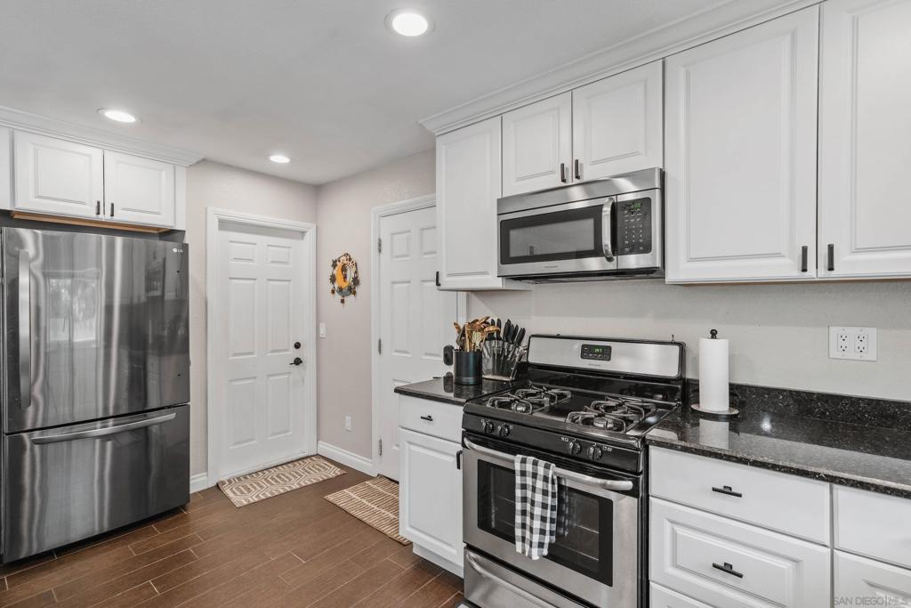 1701 Rosemary Ct