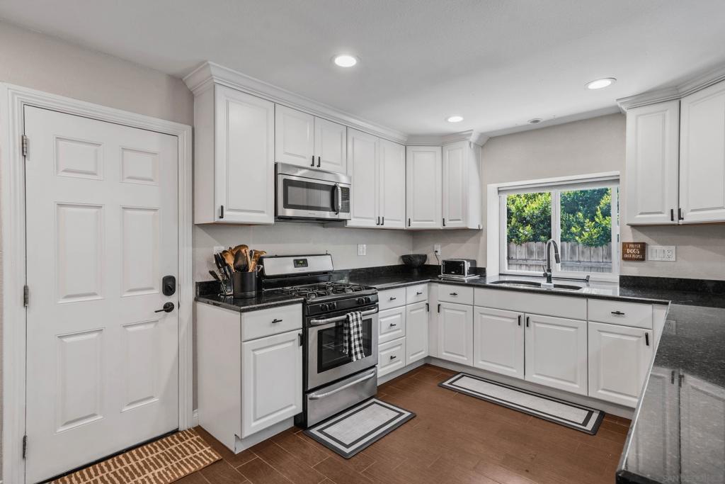 1701 Rosemary Ct