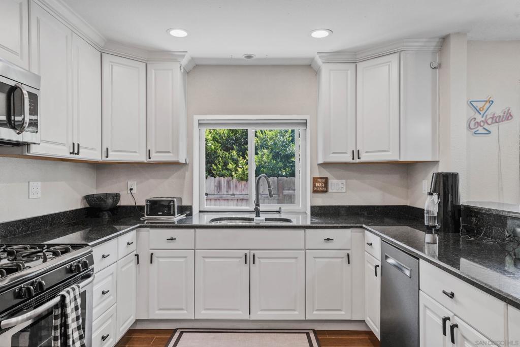 1701 Rosemary Ct