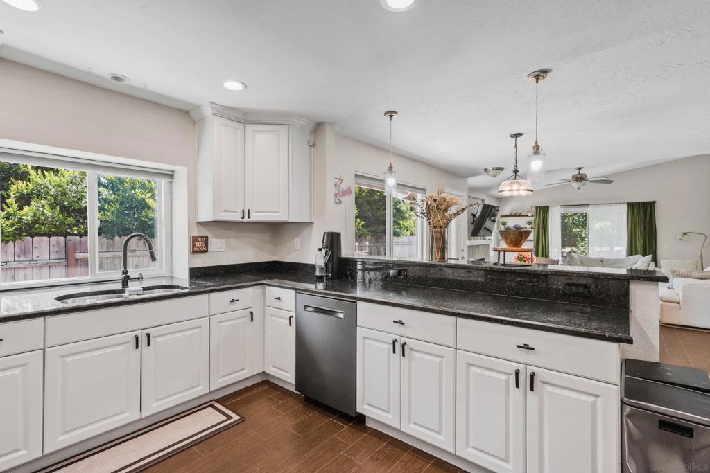 1701 Rosemary Ct